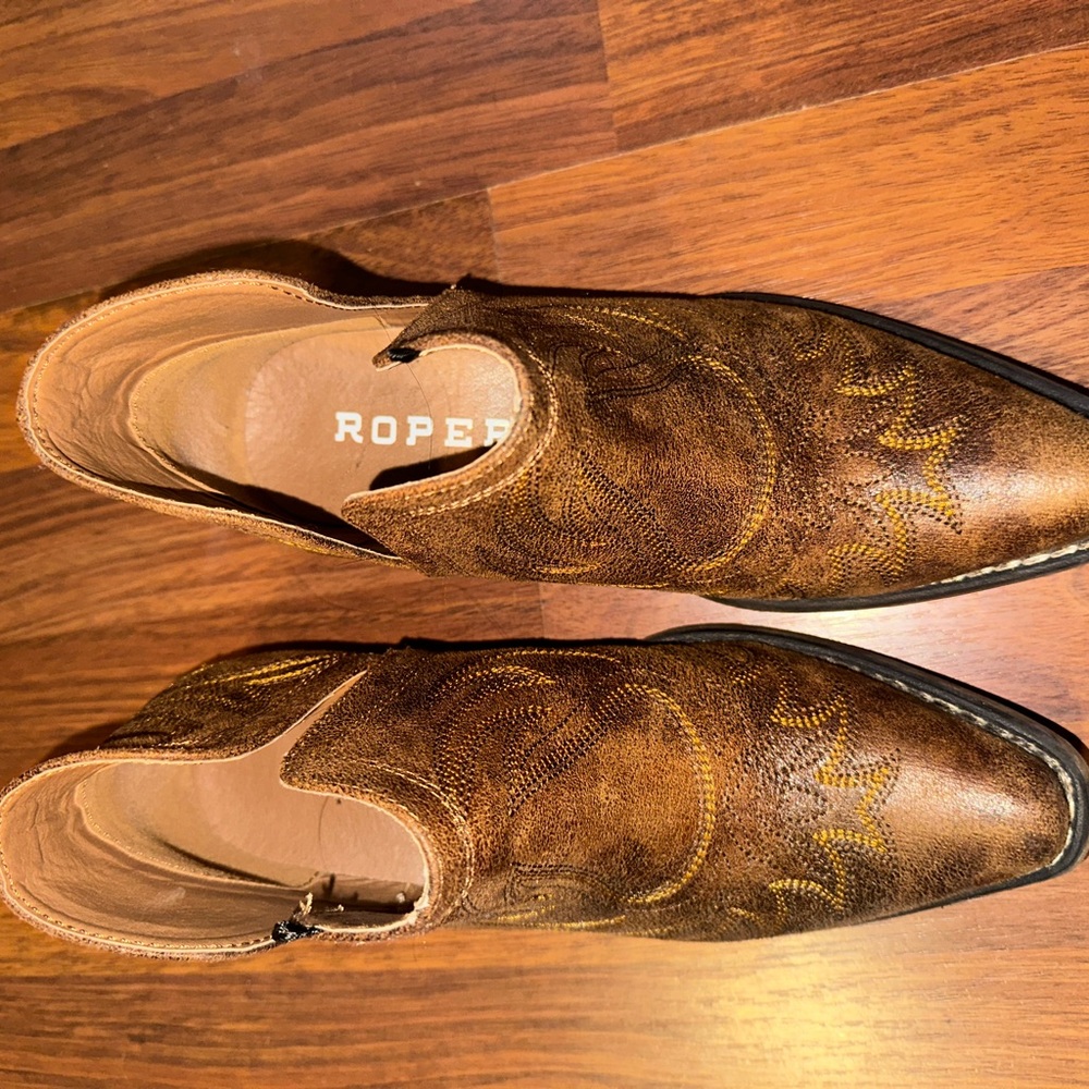 Roper Distressed Brown Western Boots